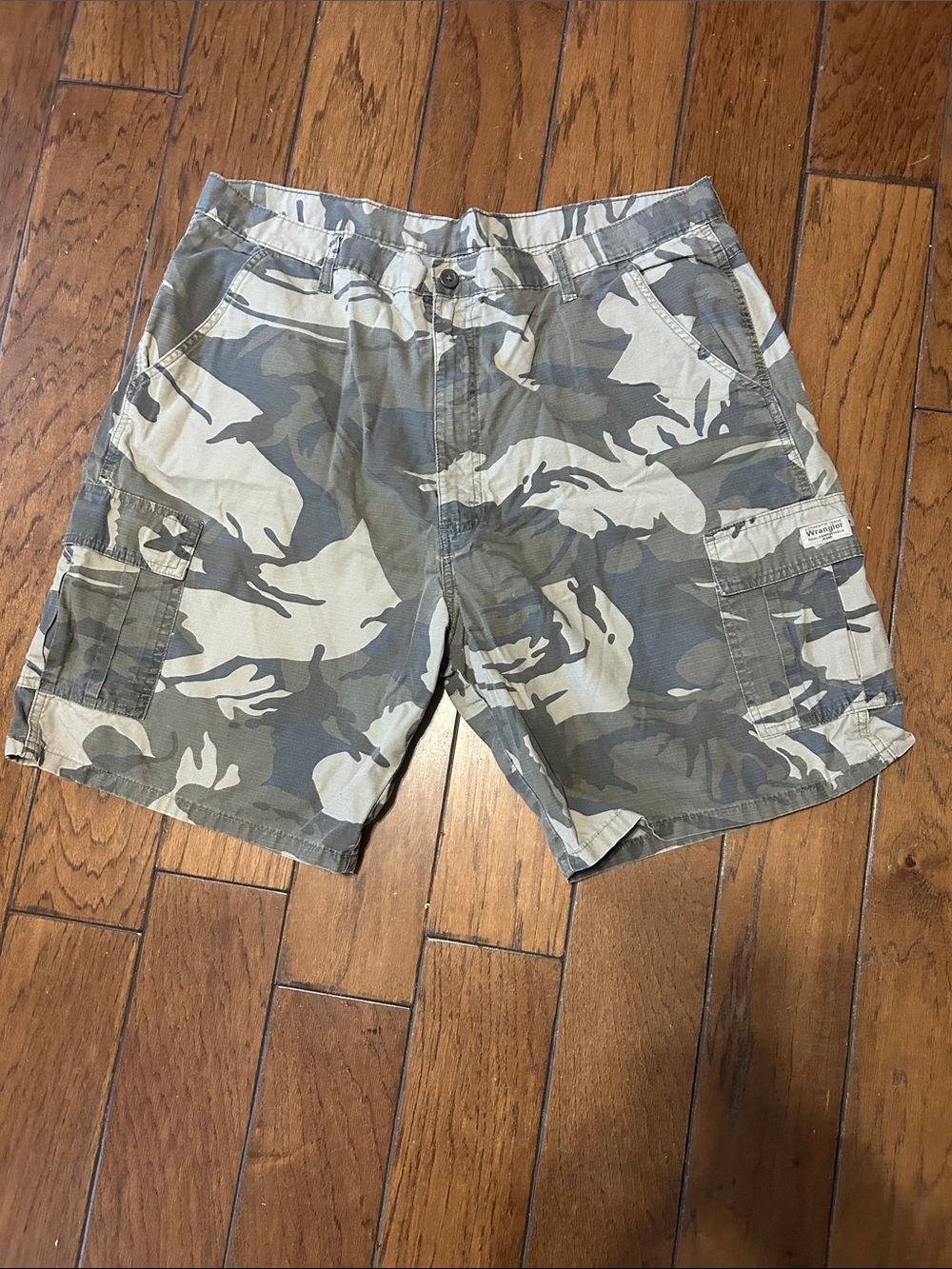 Men's Wrangler Camo Cargo Shorts - Green/Gray. 42” Waist